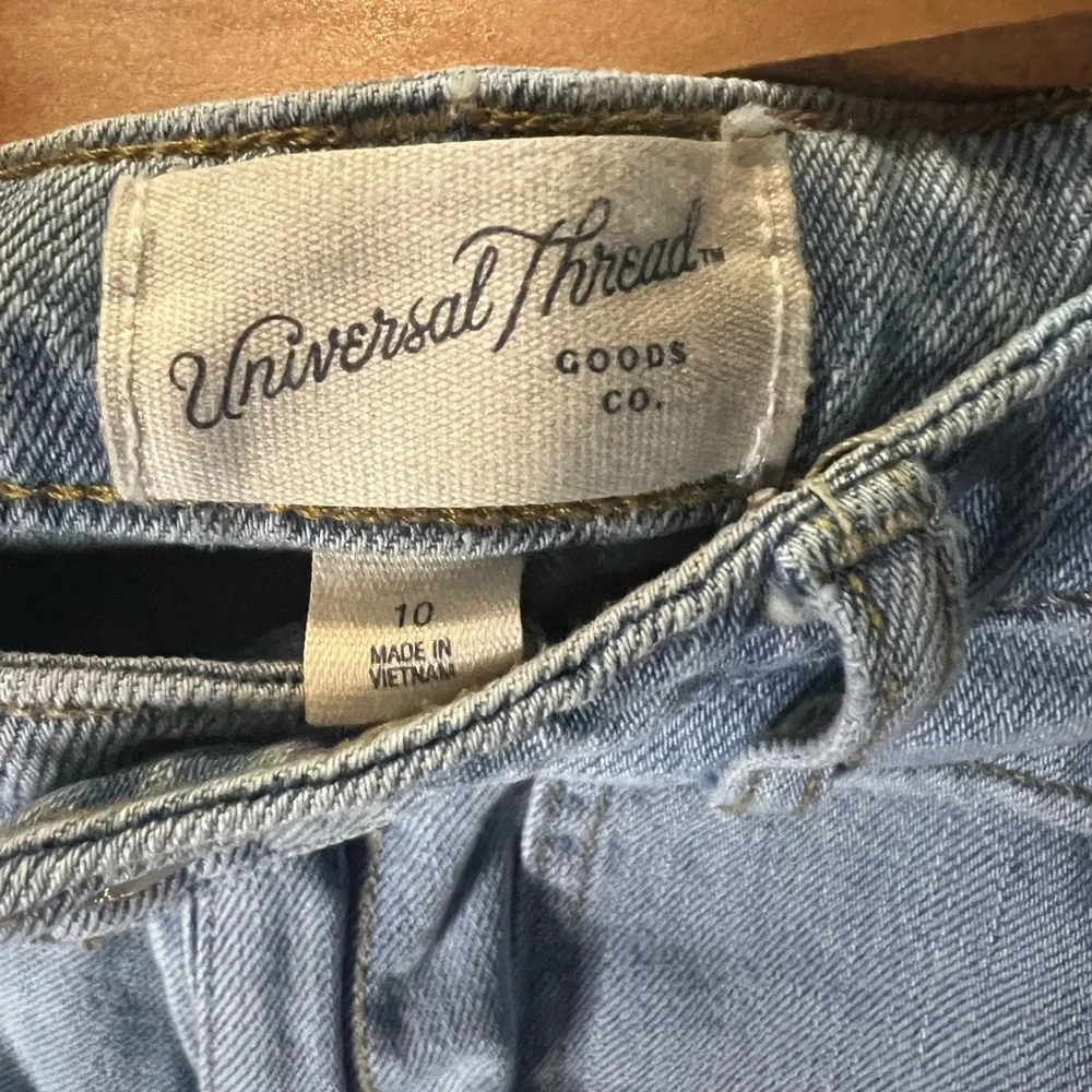 Universal Thread Light Wash Denim High Rise A-Line Patch-Pocket Shorts - Picture 4 of 5